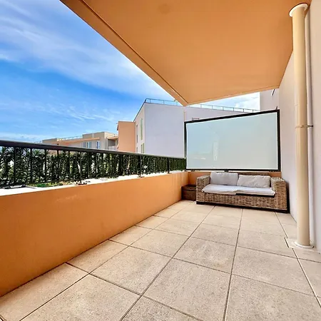 6 Voyageurs, Terrasse, Piscine Et Parking Prive